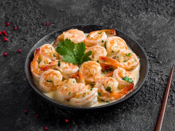 krevetki-tigrovyie-v-slivochnom-souse